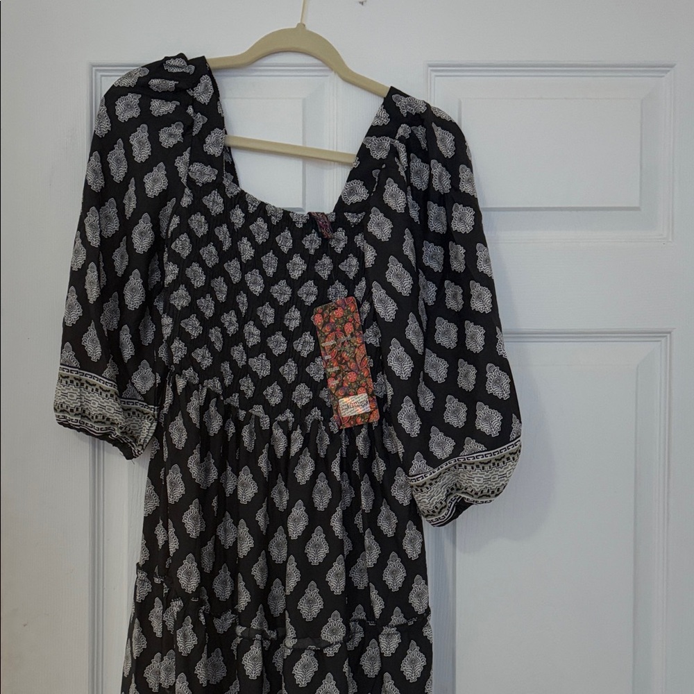 Elegant Black and White Maxi Dress